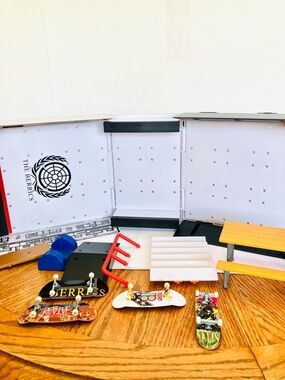 Tech Deck The Berrics Foldable Skate Park Some Accessories & 4 Boards Read